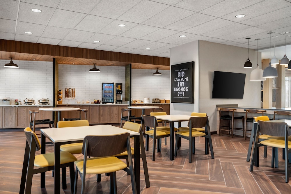 Cape Girardeau Vacations - Fairfield Inn  Suites by Marriott Cape Girardeau - Property Image 3