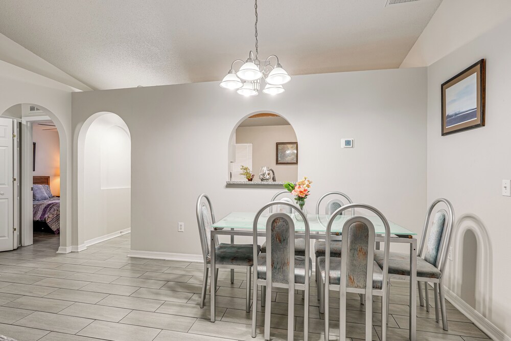 8 Mi to Legoland: Winter Haven Home w/ Lanai!
