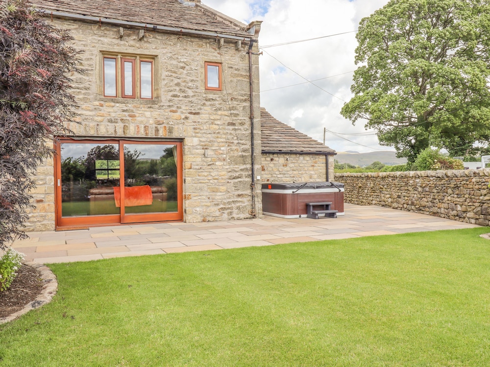 Orcaber Farmhouse