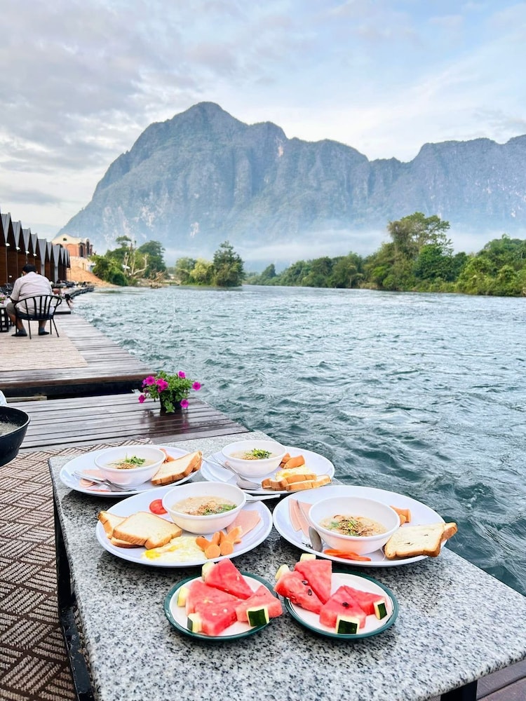 Heun Phea Meuang Feuang Riverside2