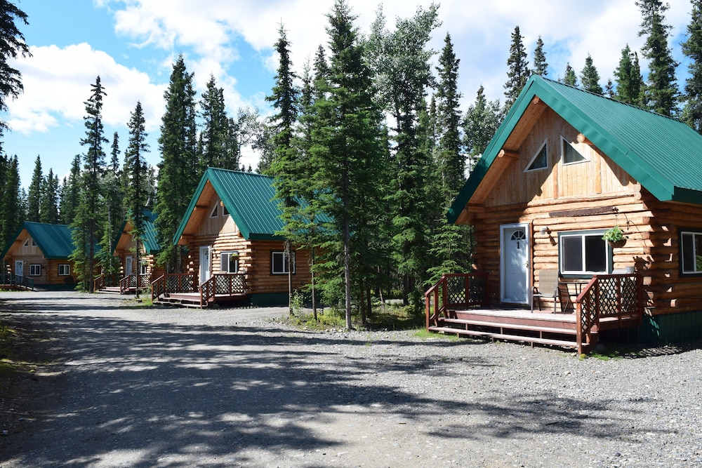 Hotel Caribou Cabins - Image 1
