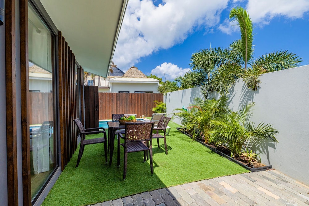 Brand NEW 2br1ba w Privatepool in Amazing Location