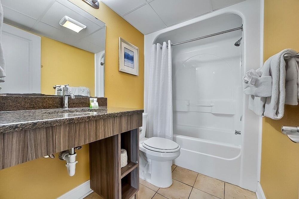 Caravelle 706 1 Bedroom Condo