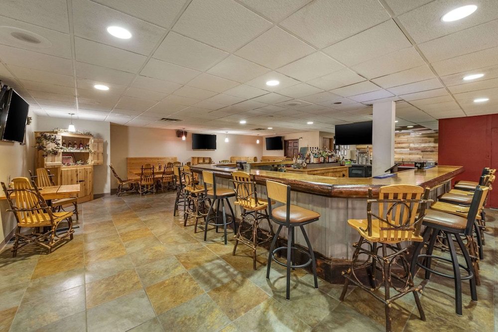 Three Bears Waterpark Resort Near Tomah, Ascend Collection Hotel