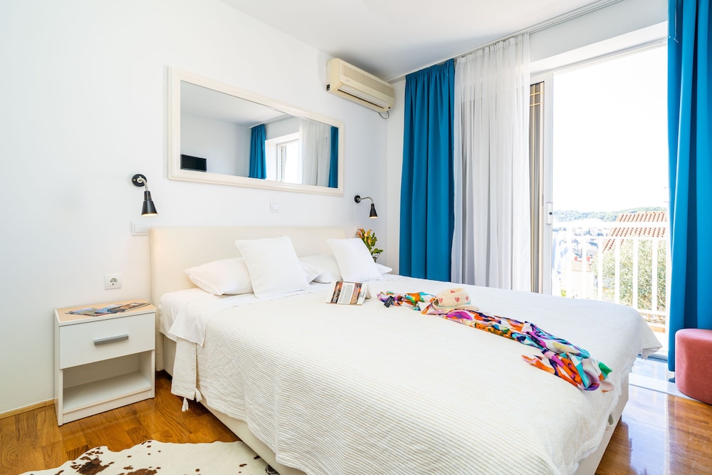 Jele Rooms
