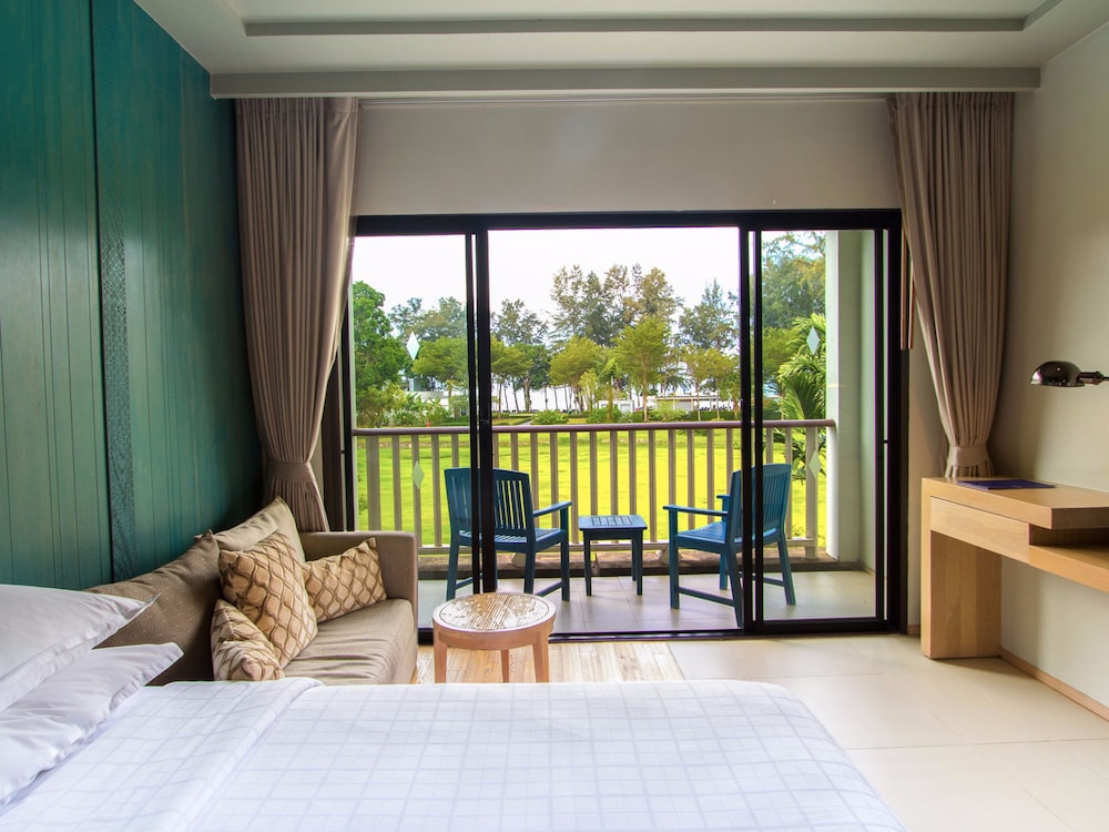 Dusit Thani Krabi Beach Resort 3