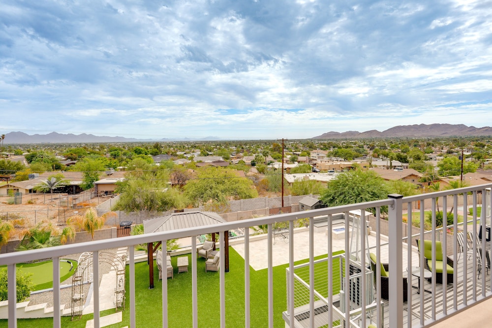 Spacious Arizona Escape - Pool, Hot Tub & Fire Pit