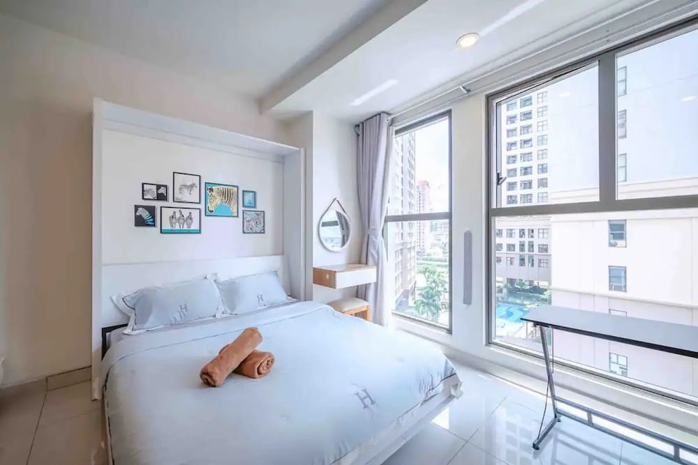 Prestige Saigon Royal - Modern Apartment