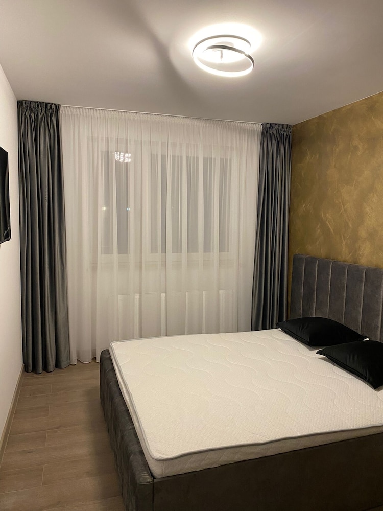 Charming 1-bed Apartment in Brasov view 3