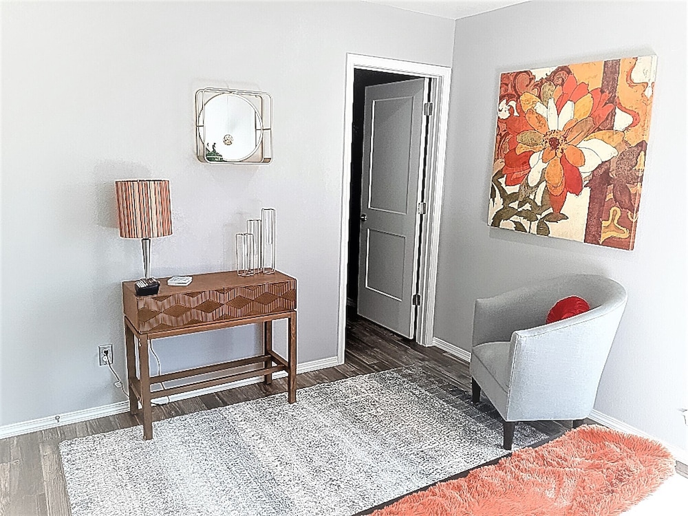 Private Bedroom Suite - Communal House near Integris Private view 3