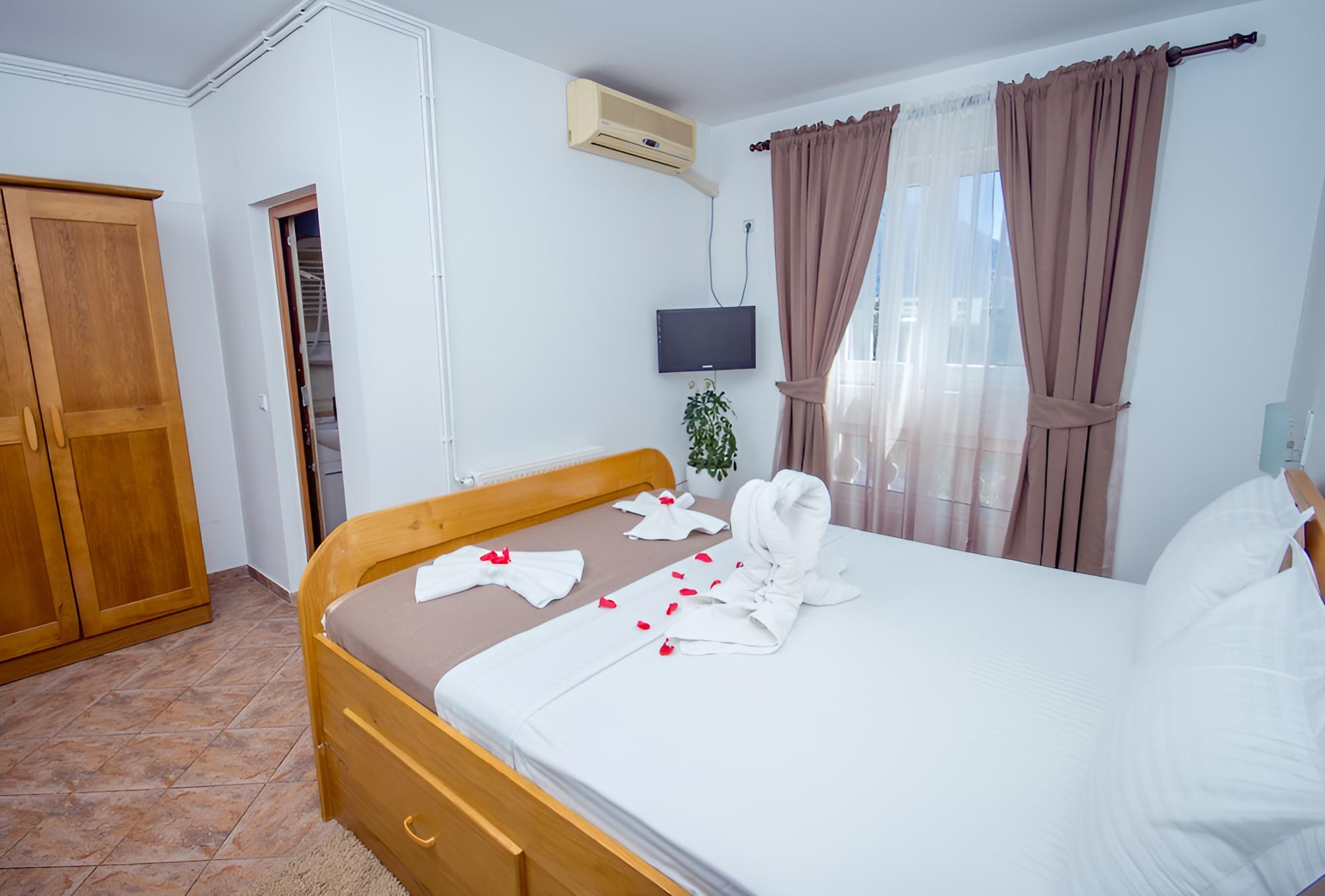 Hotel Pharos