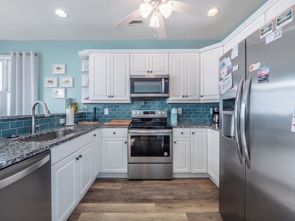 Sunflower Beach House by Topsail Realty