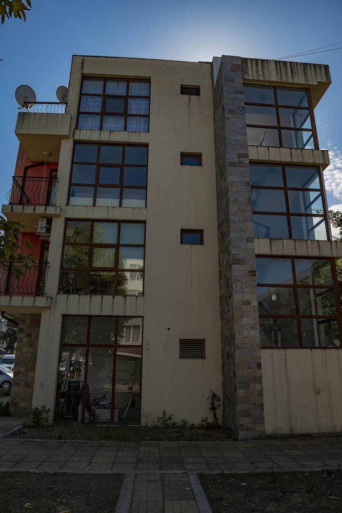 Menada Crystal Park