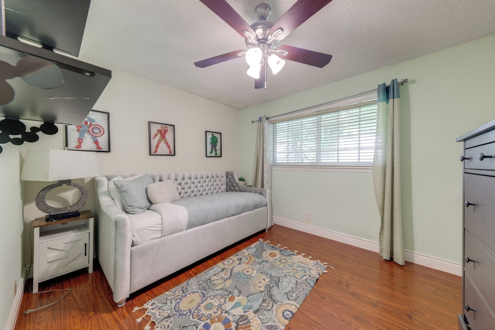 Fishing Dock & Canal Views: Fort Lauderdale Home!