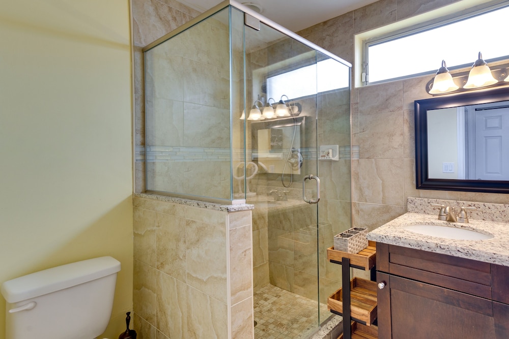 Tropical Florida Abode w/ Pool  Screened-in Patio - Property Image 10