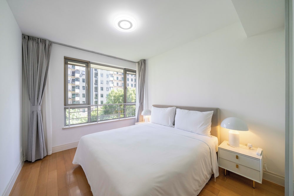 Tyms Stylish 1BR 1BA Apt Xujiahui Center