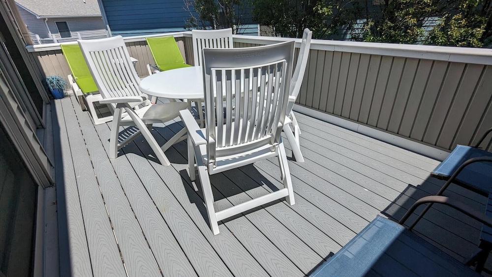 Mariners Court 221