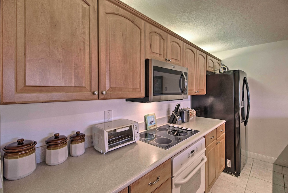 Palm Beach Retreat w/ Pool: 1 Mi to PGA Golf - Property Image 18