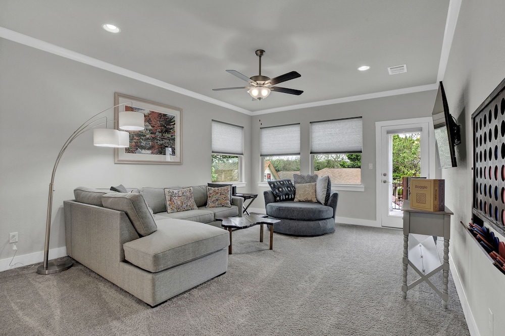 Stunning Luxury Home on Lake Lbj! - Property Image 24