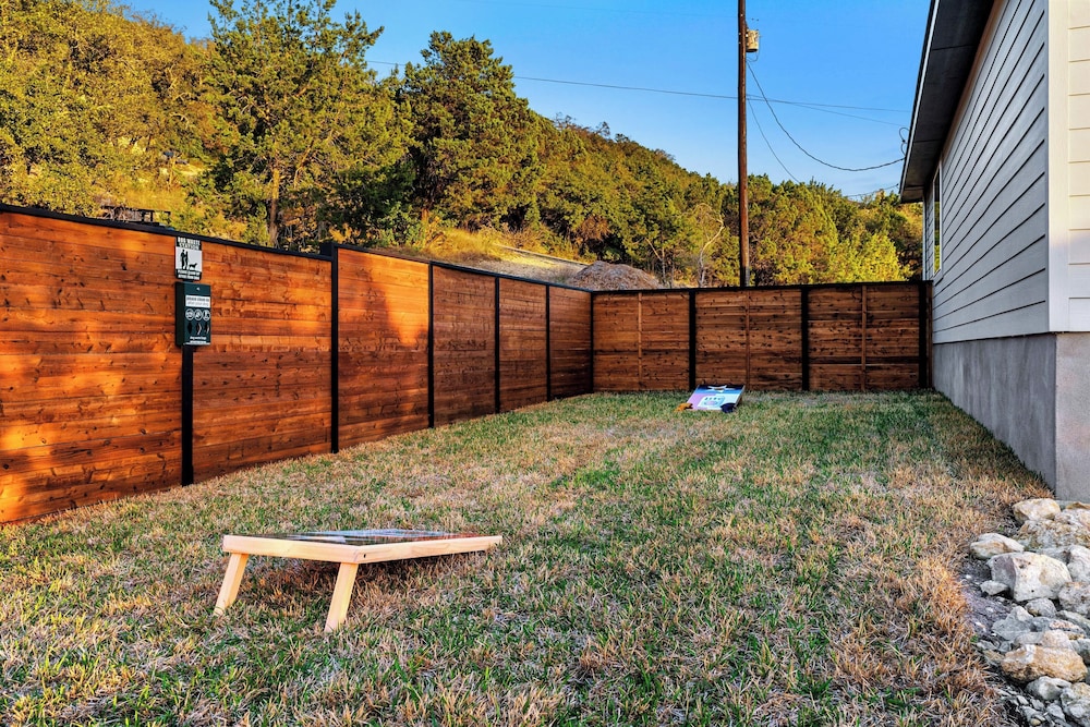 Lago Vista Home w/ Game Room Outdoor Tub! - Property Image 3