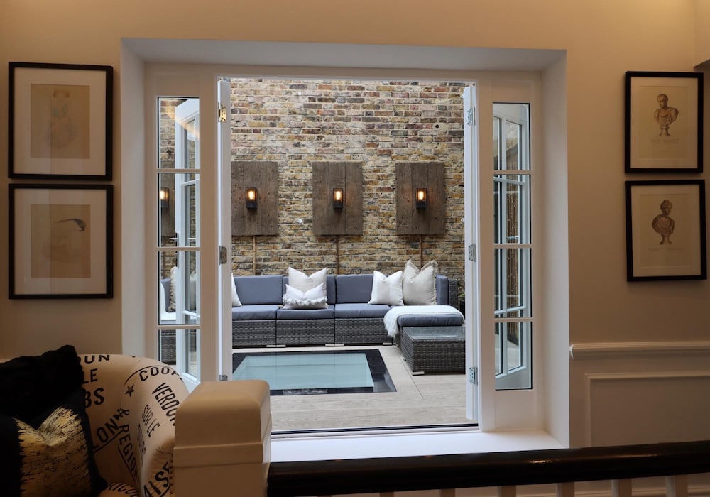 49 Cheyne Place in London