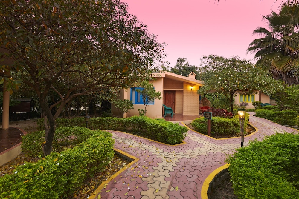 Aacorn Hideaway Resort & Spa
