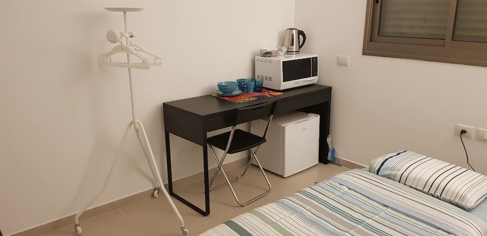 Private Bed and Bathroom in Netanya