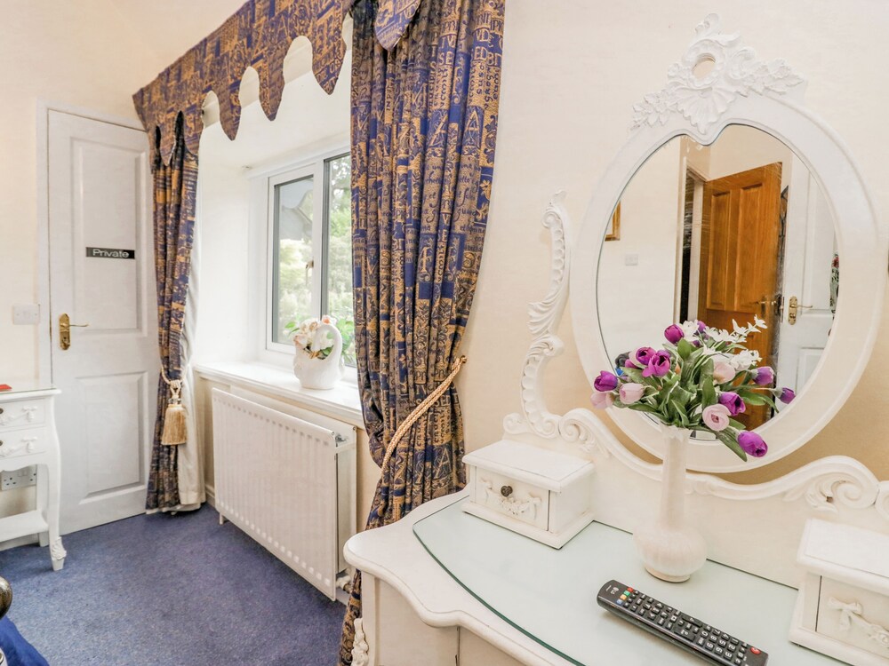 Storrs Lodge