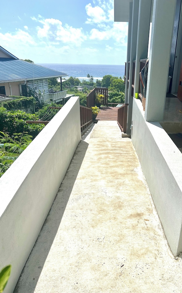 Nikao Hillside Suite