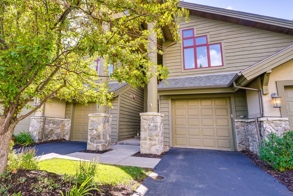 Park City Vacation Rental w/ Hot Tub & Fire Pit! view 4