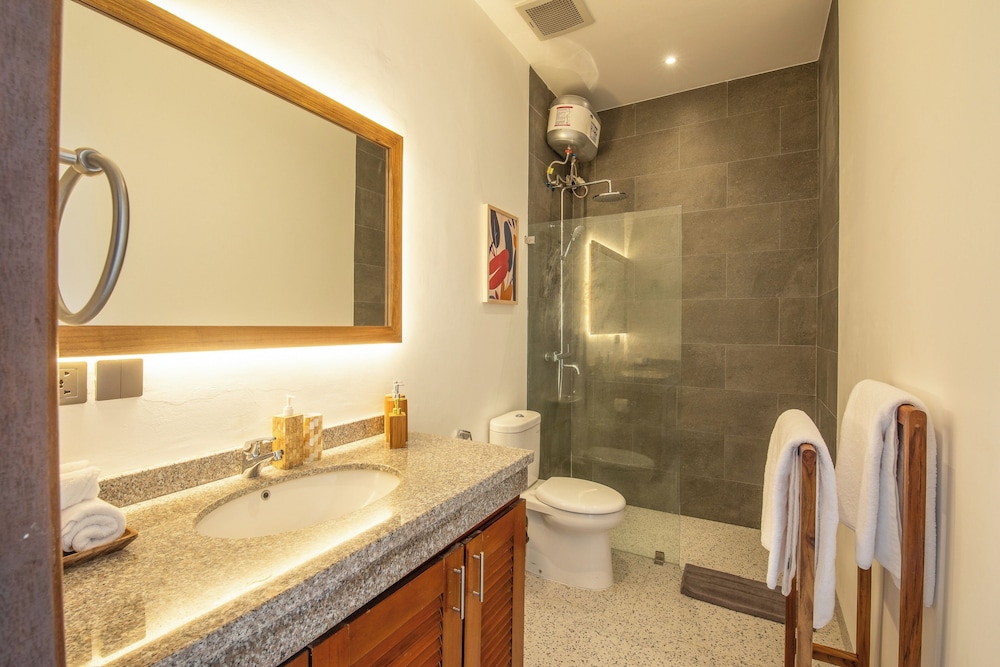 4 Bd Seminyak Retreat, Rice Fields 4 Mins to Beach
