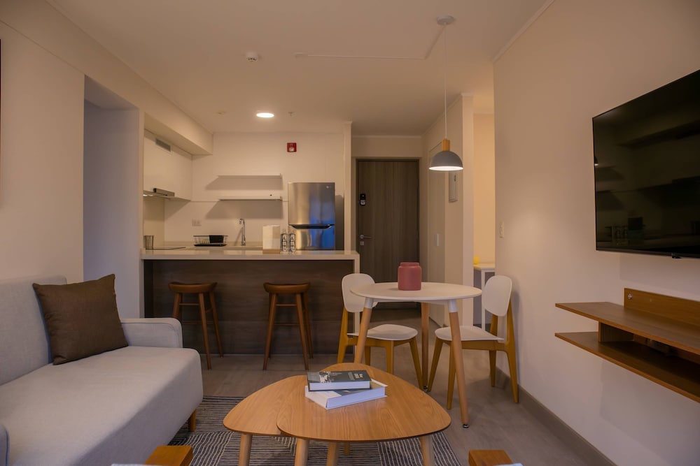 w Comfort 2BR w Private Balcony in San Isidro