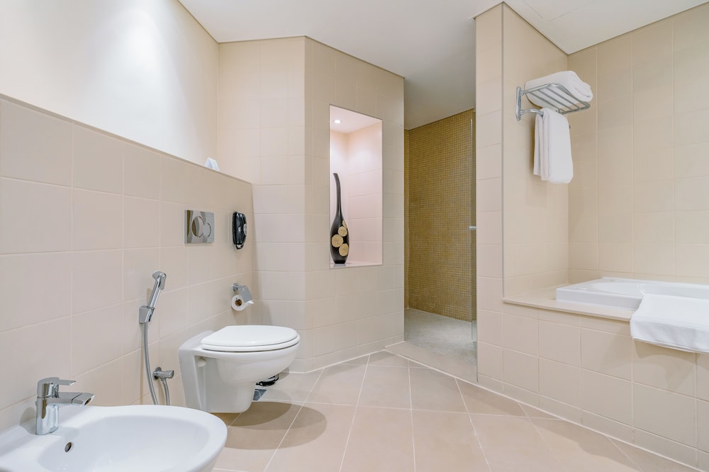 Abu Dhabi Vacations - Metropolitan Al Mafraq Hotel - Property Image 57