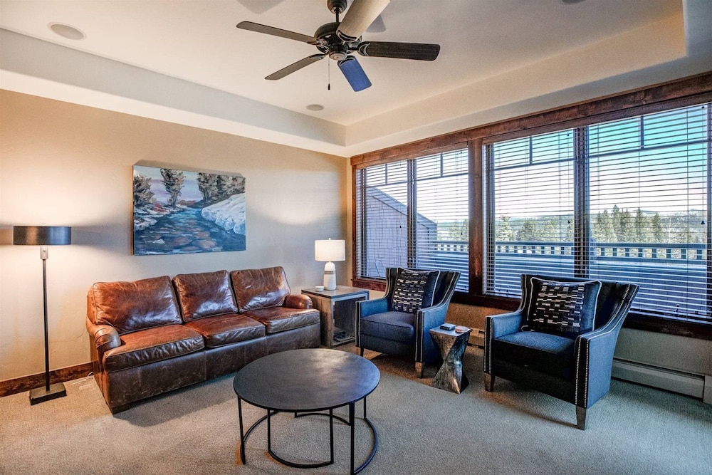 Crystal Peak 2 Bedroom Condo at Peak 7