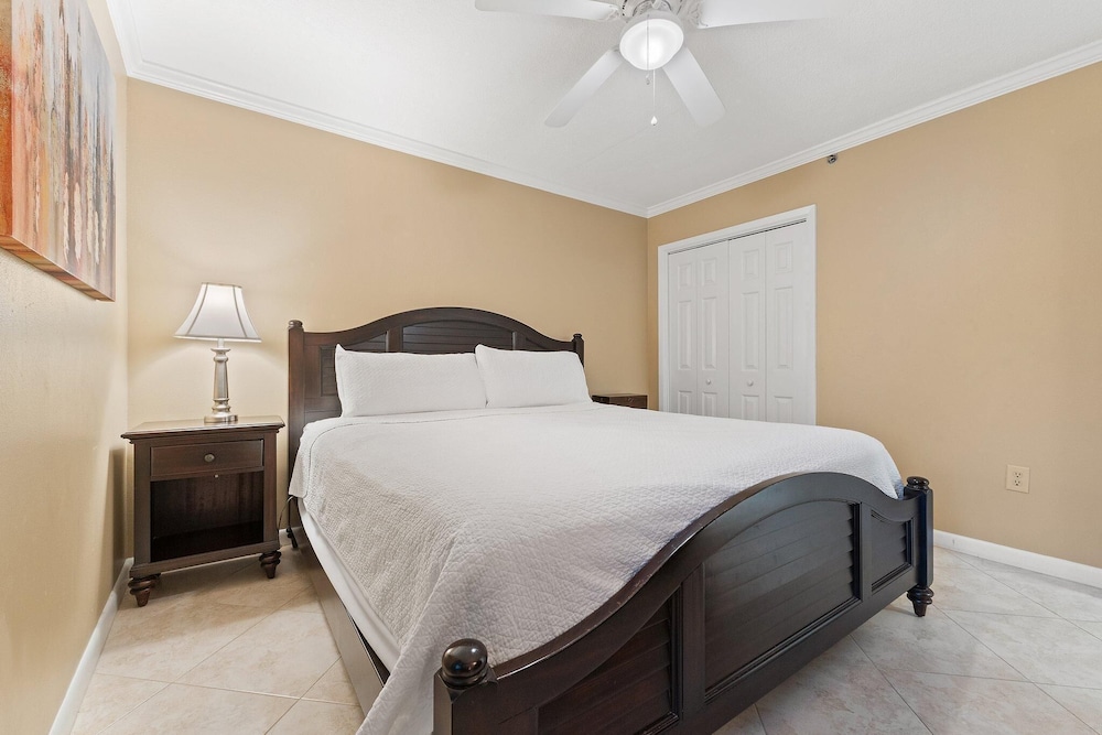 Ocean Breeze East 703