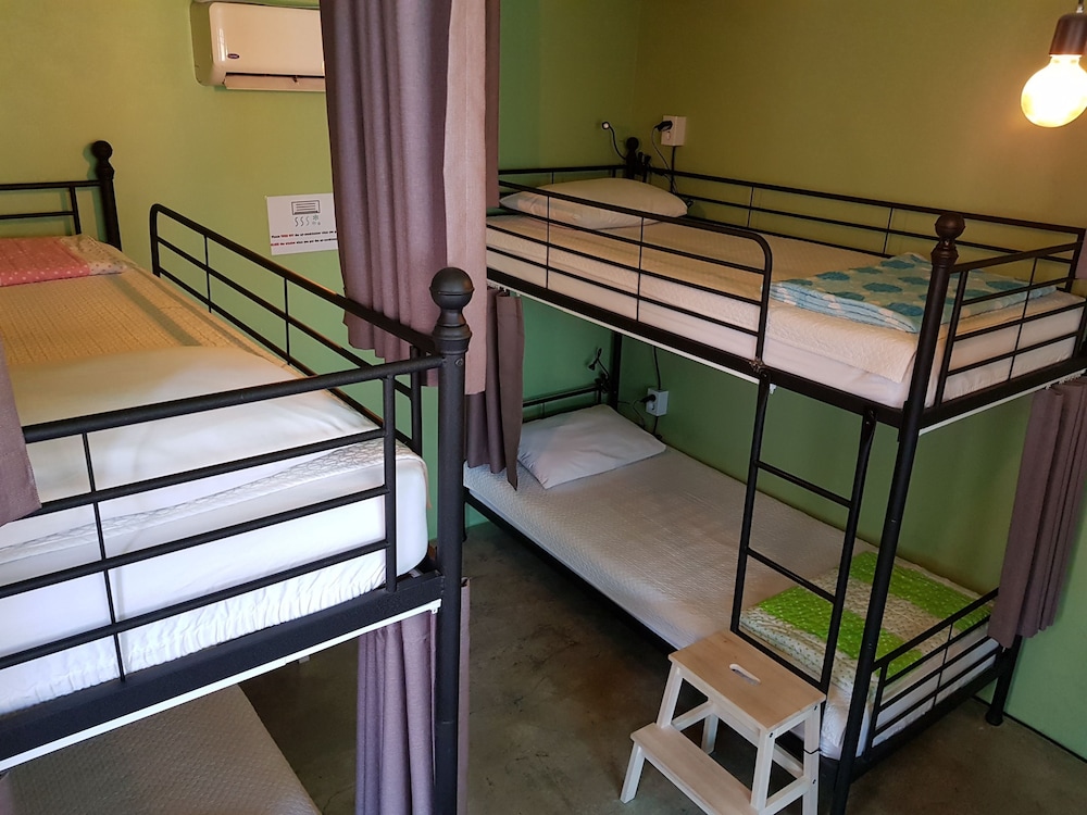 Mr.Comma Guesthouse - Hostel