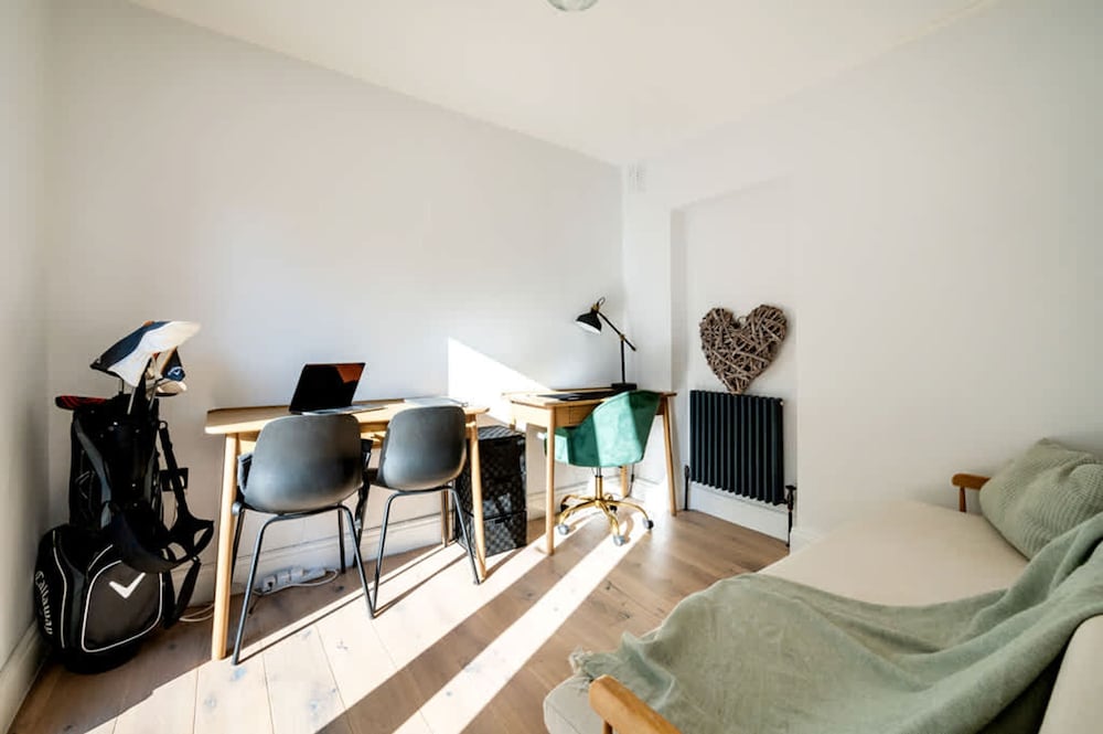 The Blooming Minimalist- by Out of Office Lifestyle
