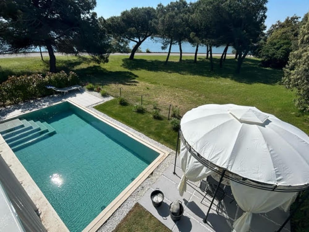 Stunning Villa With Pool and Lagoon View