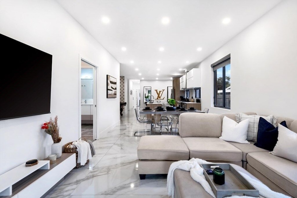 Golden Fox Downtown Pool House 3 Bedroom Home