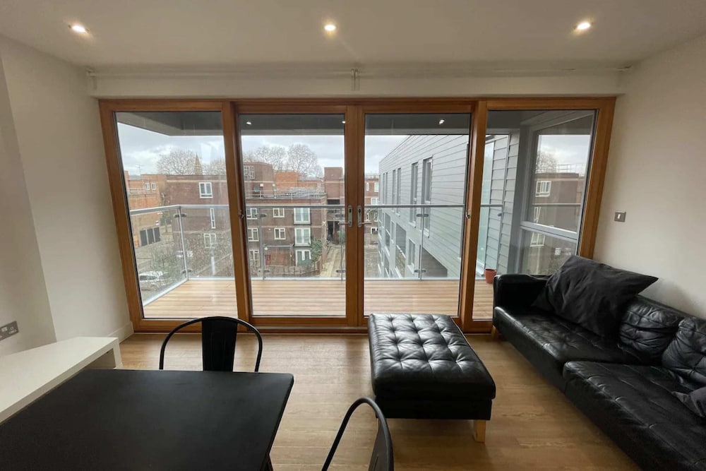 Peaceful 1BD Flat With Balcony - Bethnal Green