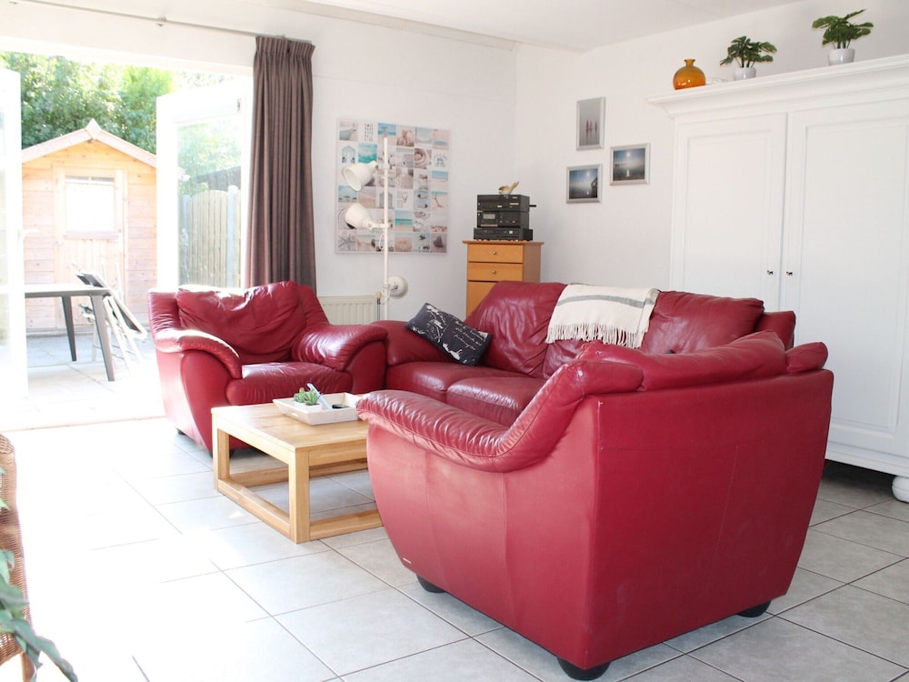 Nice Holiday Home With Garden Near Beach