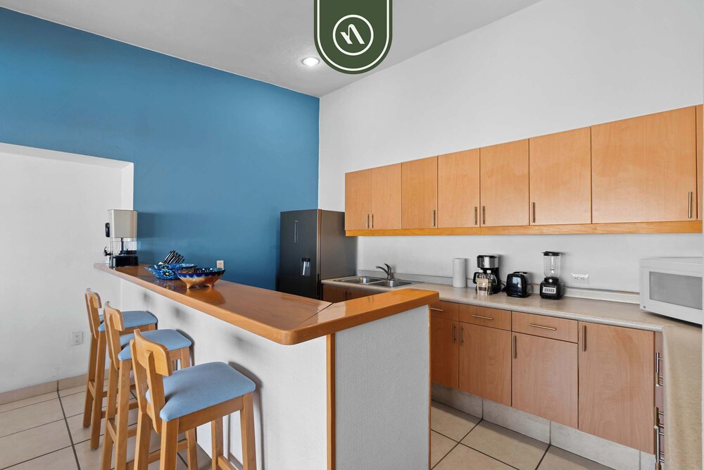 Mexican 2 BR Condo in Hotel Zone - Near the Beach