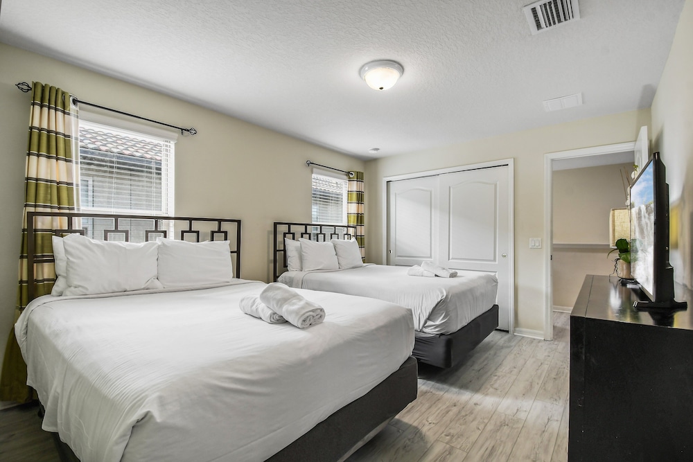 Ultimate 8BR Family Fun in Resort Near Disney!