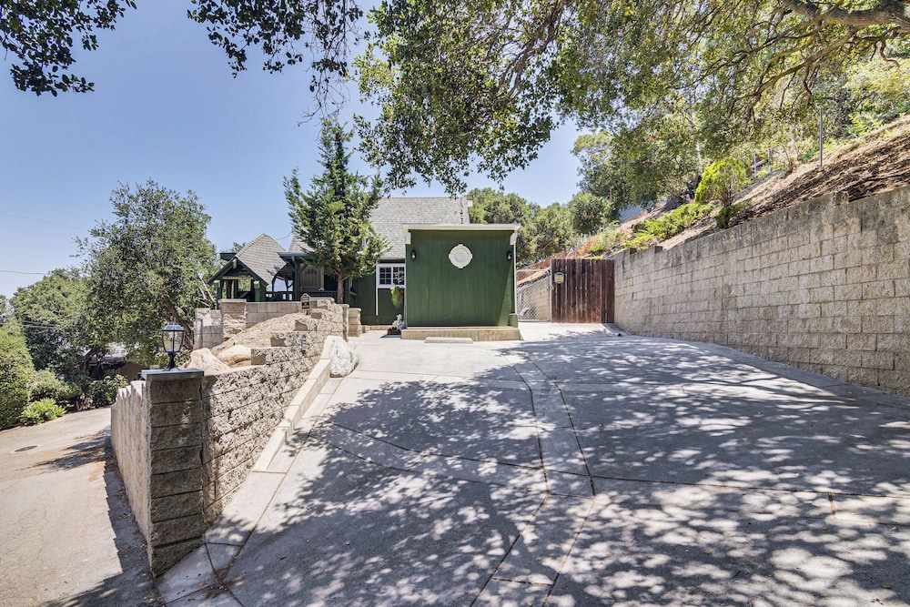 The Storybook Cottage: Every Stay Tells a Story!