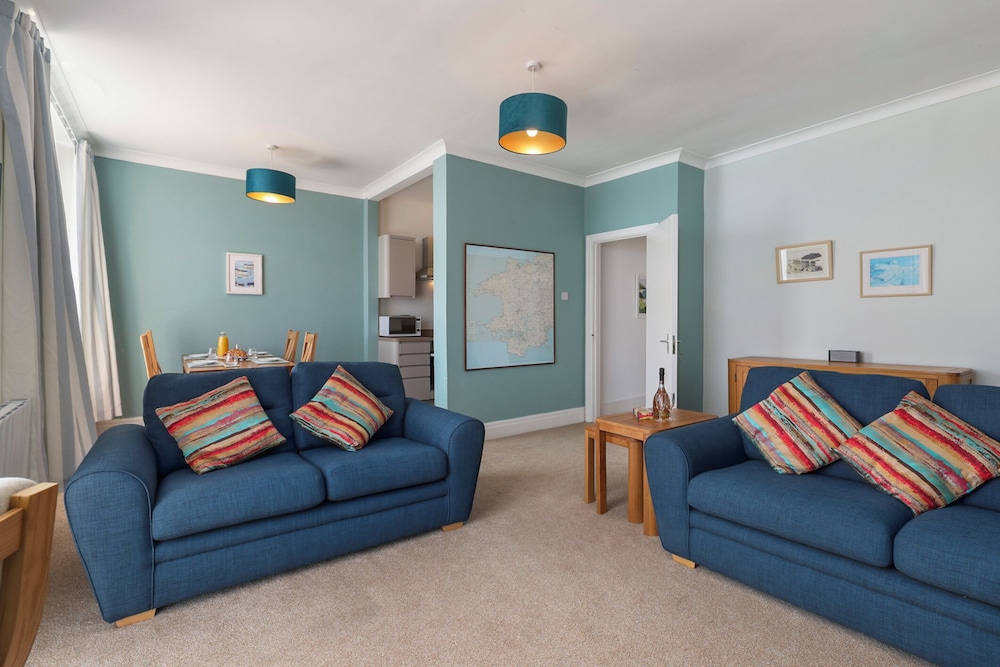 5 Paragon Court - Sea Front Apartment