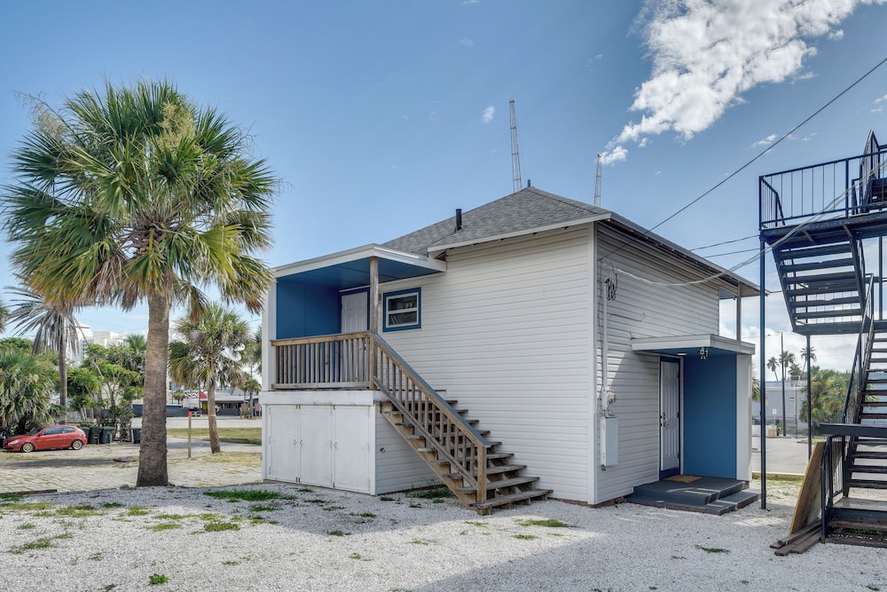 Walk to Daytona Beach & Boardwalk: Apt w/ Balcony
