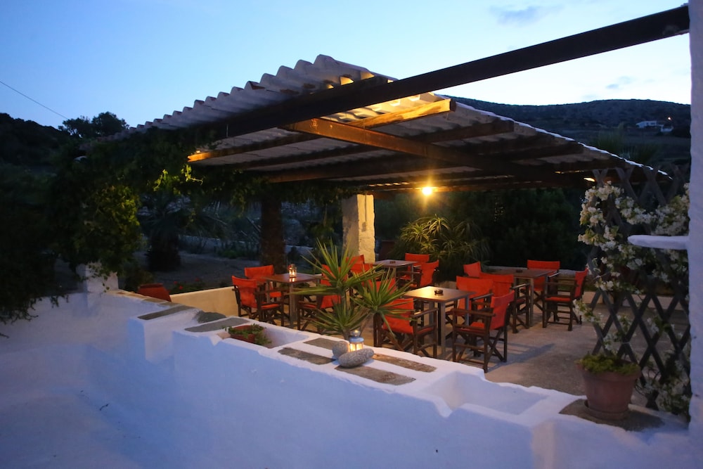 Oasis Rooms & Studios