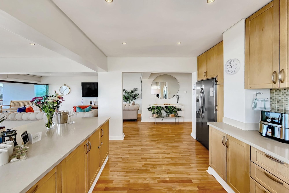 3bed Apartment in Cape Town w Views Ocean Outlook