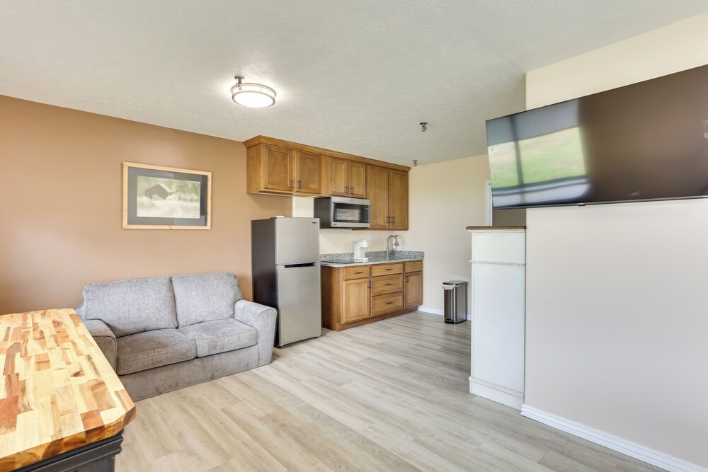 Walk to Ocu, Golf: Updated Oakland City Studio!