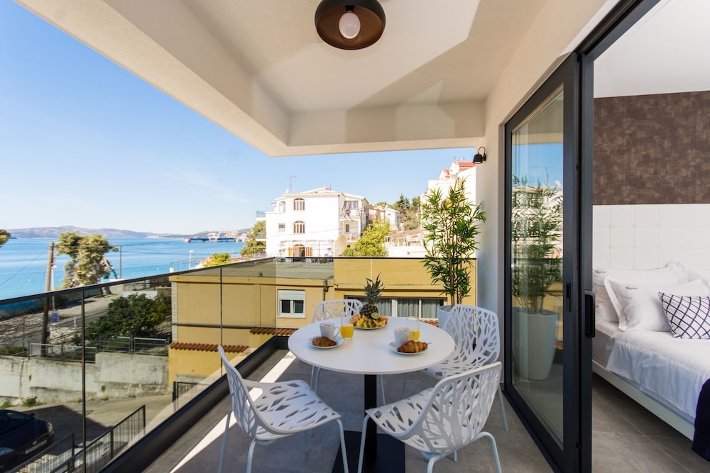 Luxury Apartments Royal M with Pool